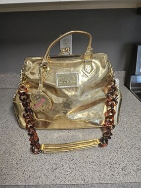 Rare Vintage Y2K Betseyville by Betsey Johnson Metallic Gold Kiss-Lock Bag ✨